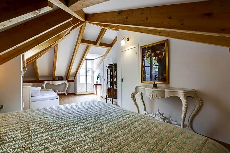 LUXa Charm House by LovelyStay