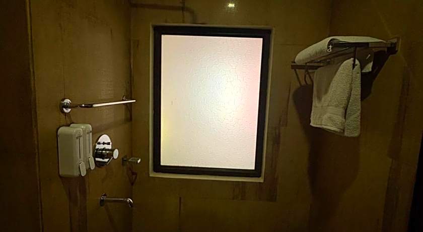 Hotel MMR Manor MG Marg