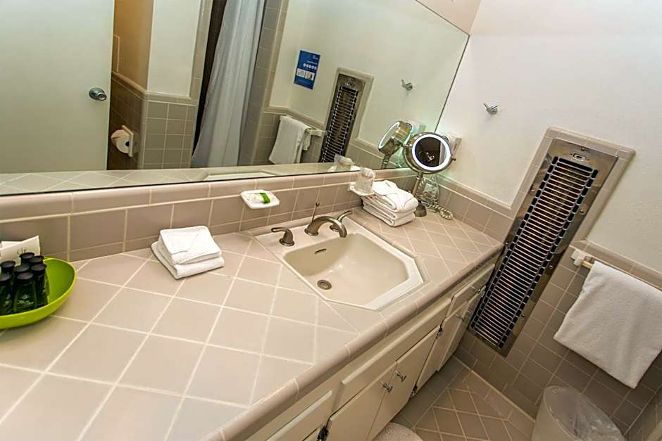 Desert Riviera Hotel