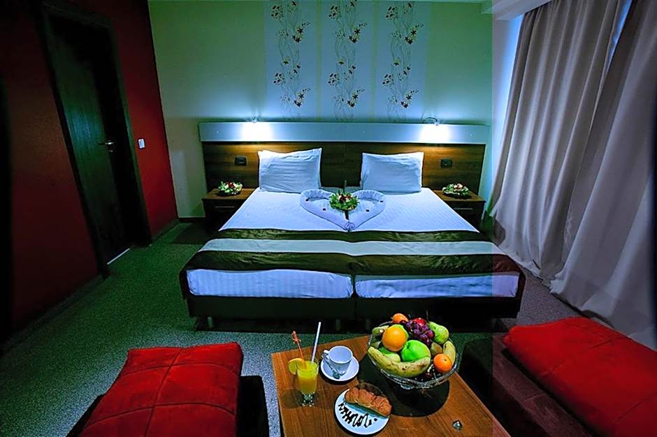 Hotel Forum - Free Parking for cars