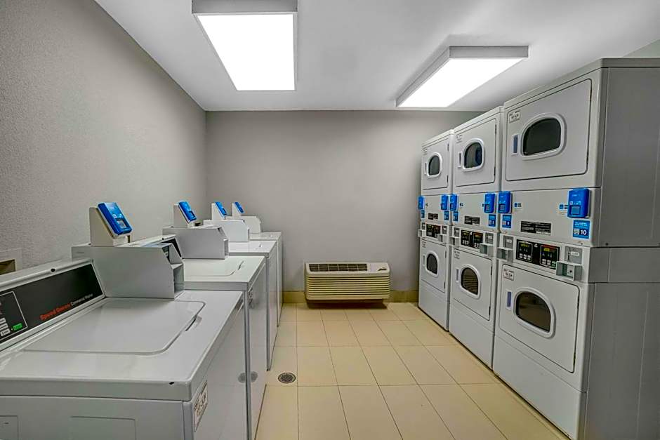 Studio 6 Duluth GA Near Gas South District