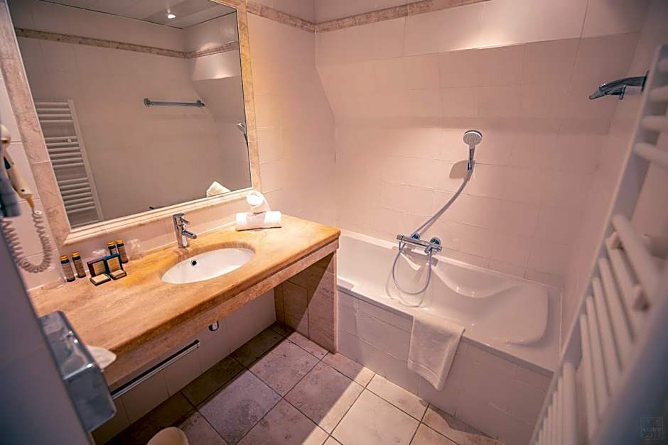 Hotel Le Donjon - Coeur de La Cite Medievale