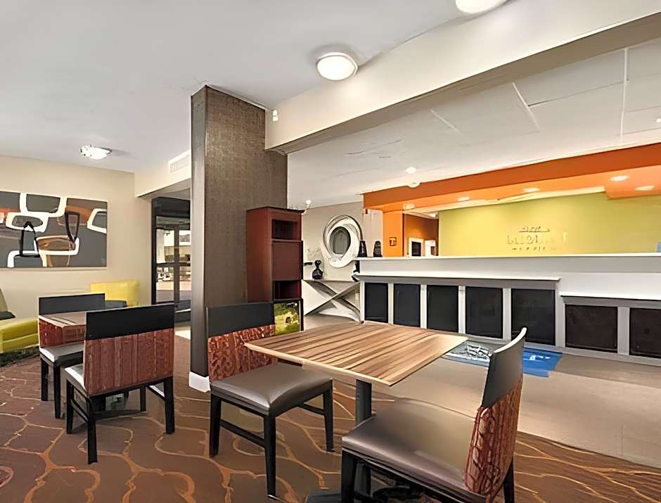 Baymont Inn & Suites Florence by Wyndham – Florence, SC
