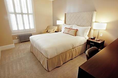 Shared Bathroom Queen Room