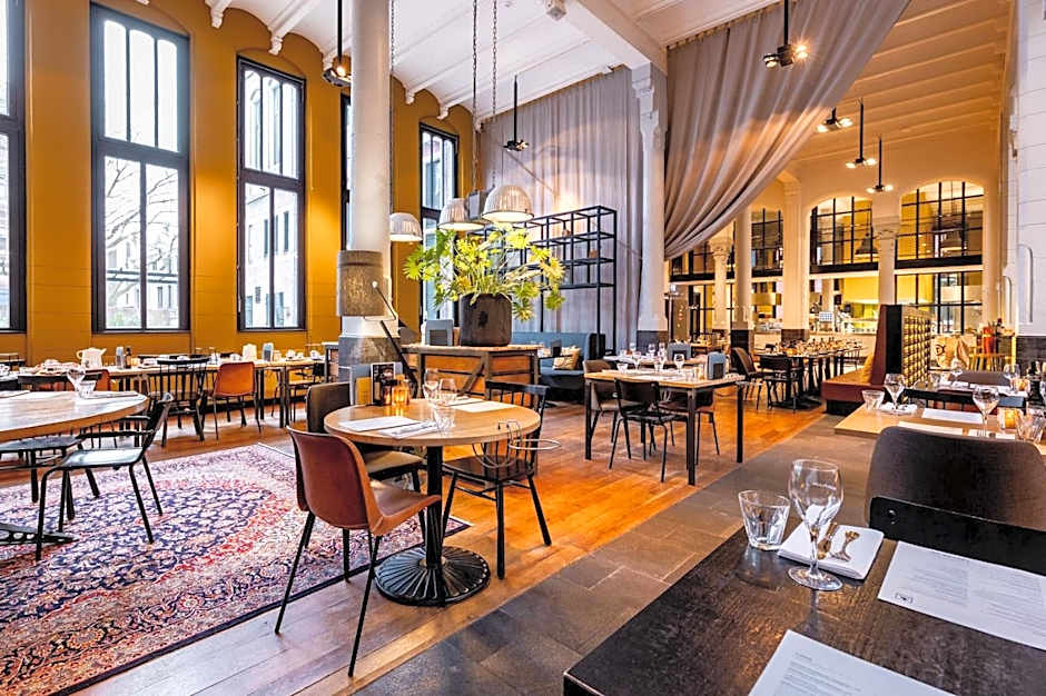 Post-Plaza Hotel & Grand Café