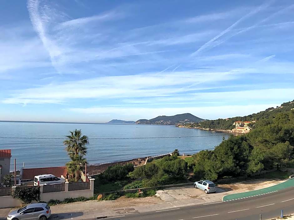 Hotel Almanarre Plage - Hotel Eco-Responsable face a la mer