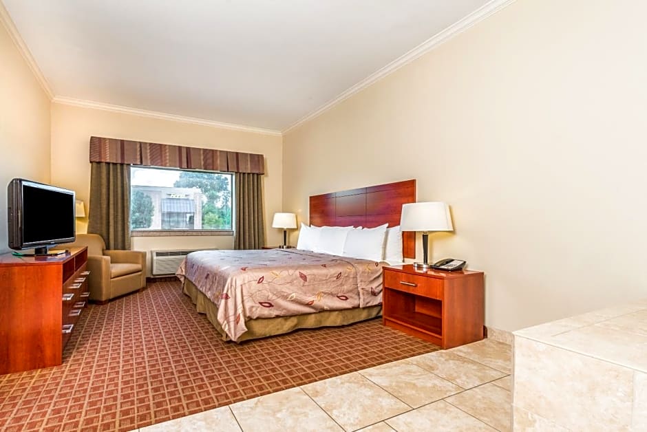 Ramada by Wyndham College Station