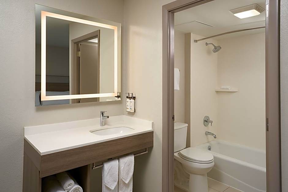 Holiday Inn Express Hotel & Suites Kendall East-Miami By IHG