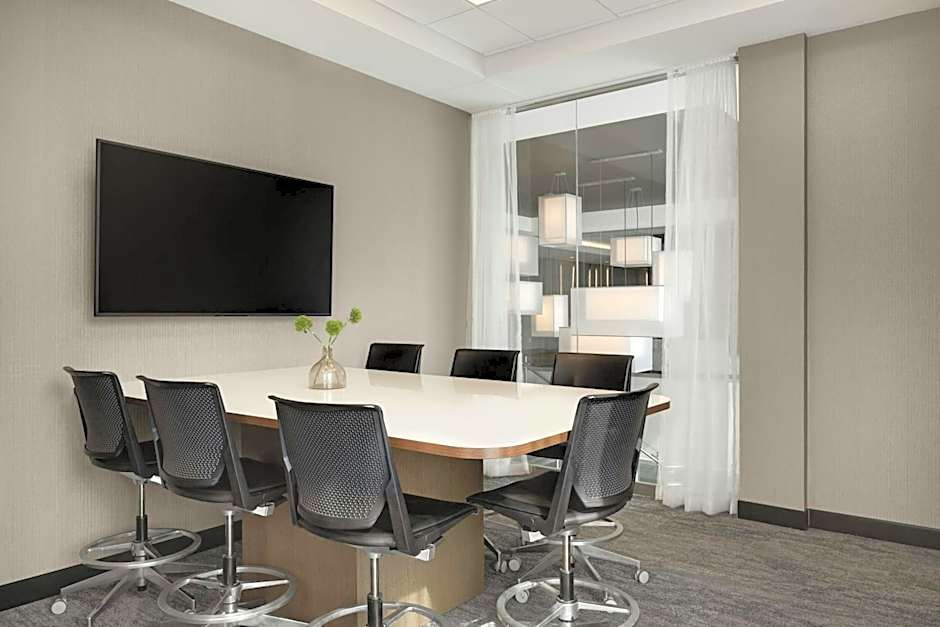 AC Hotel by Marriott Cincinnati at Liberty Center