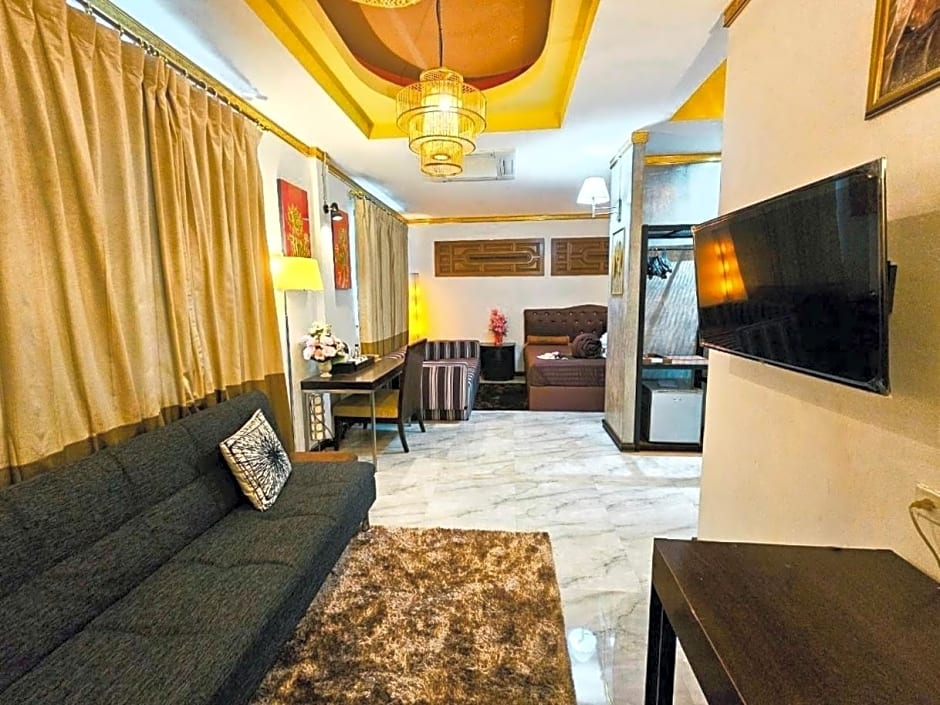 โรงแรมเชียงใหม่ล้านนา & โมเดิร์นลอฟท์ (Chiangmai Lanna Modern Loft Hotel)