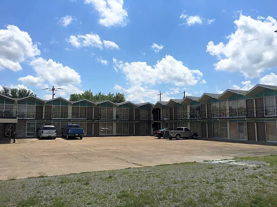 Gray Plaza Motel, Marion IL