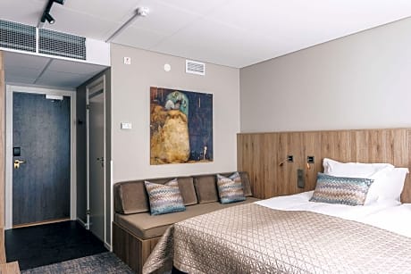 1 KING BED,NSMK,STND,SOFBD,WIFI,FULL BREAKFAST