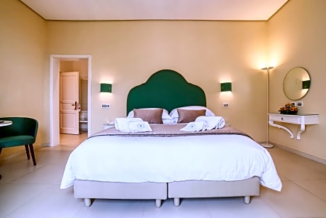 Comfort Room with Hill View- Dependance