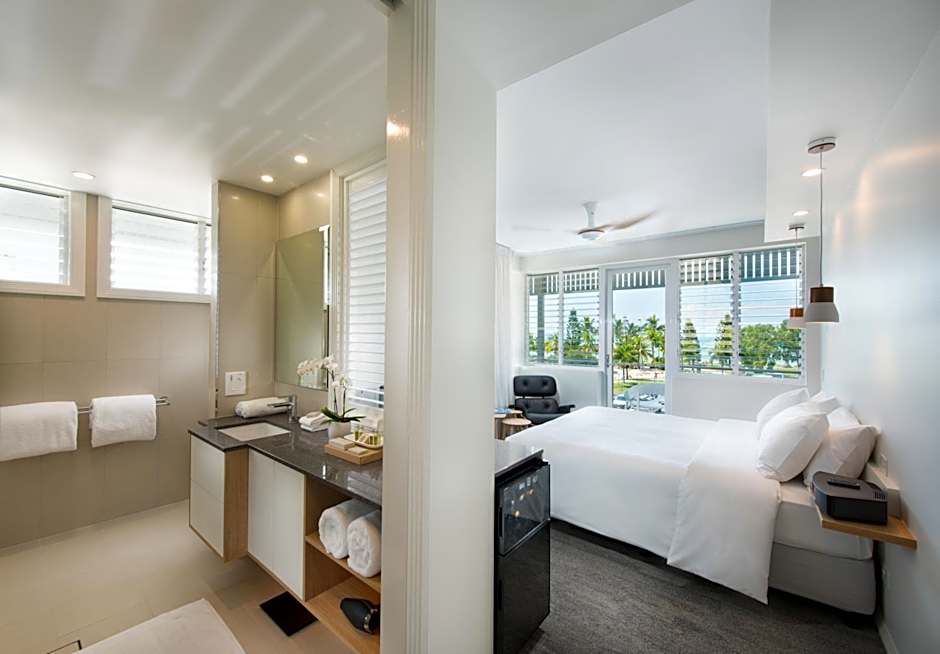 Heart Hotel and Gallery Whitsundays