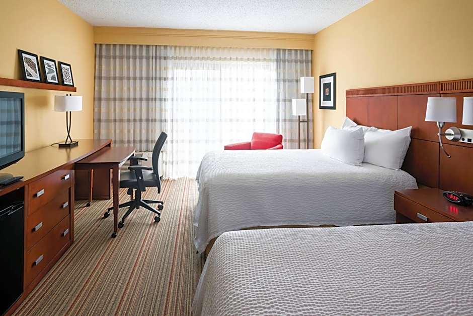 Courtyard by Marriott Indianapolis Airport