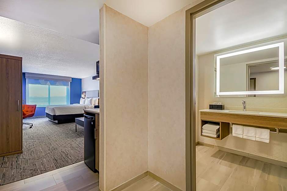 Holiday Inn Express & Suites Buffalo Airport By IHG