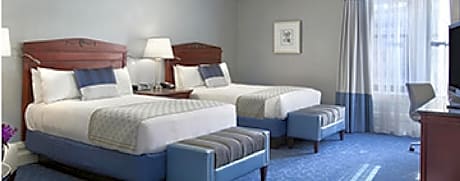 DELUXE ROOM 2 Doubles, 350 sq. ft, 32 m², elegant furnishings with club chair and extra space