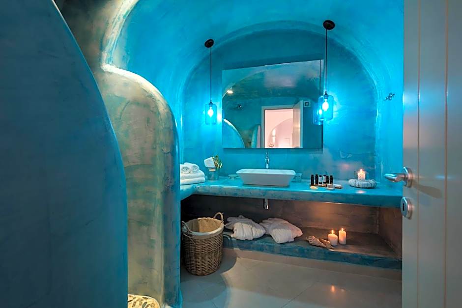 Kima Oia Suites