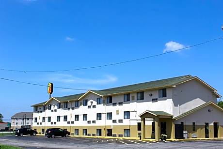 Super 8 by Wyndham Topeka/Wanamaker RD/I-70