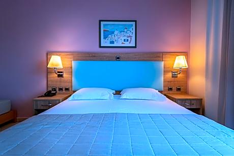 Family Room (2 Adults + 2 Children)