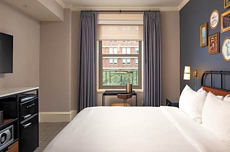 Premier Edge King Room