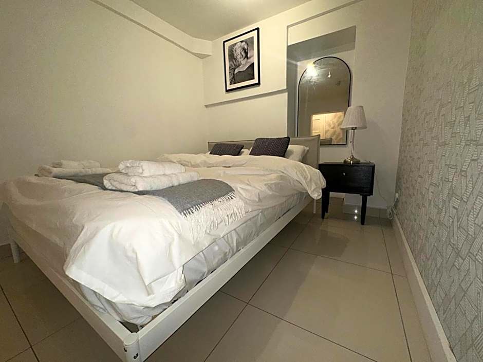 stylish Garden-level flat in Chiswick