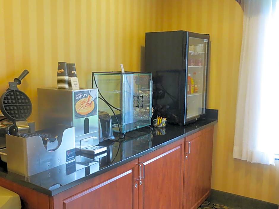 Cobblestone Inn & Suites - Brillion