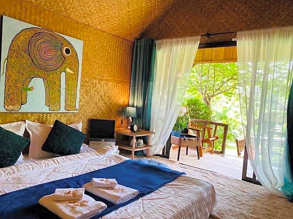 3 Pok Maewang jinxiang Gold elephant park