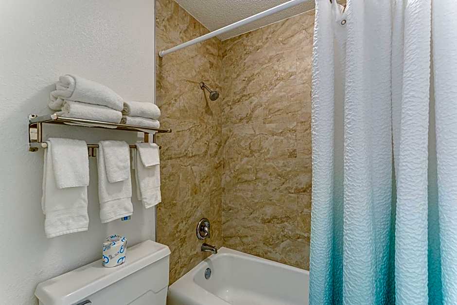 Sarasota Cay Club #612 - Heated Pool, Bunk Beds, Huge TV, Tiki Bar, More!