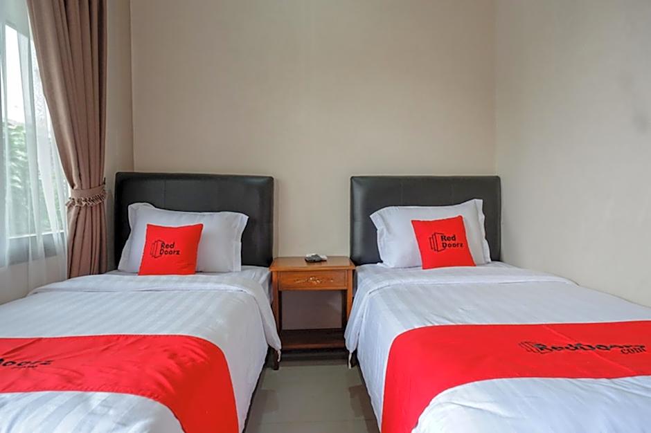 RedDoorz @ Jalan Majapahit Semarang