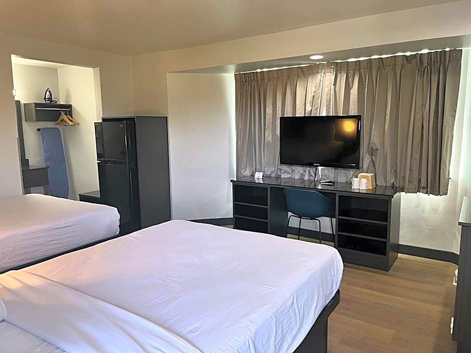Studio 6 Suites Escondido, CA