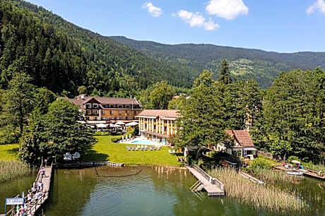 Double Room with Lake View and Balcony