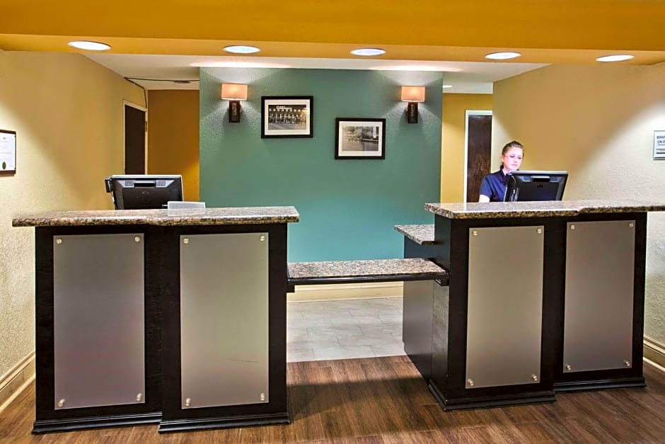 La Quinta Inn & Suites by Wyndham Hot Springs