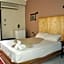 Shady Hotel Luxor