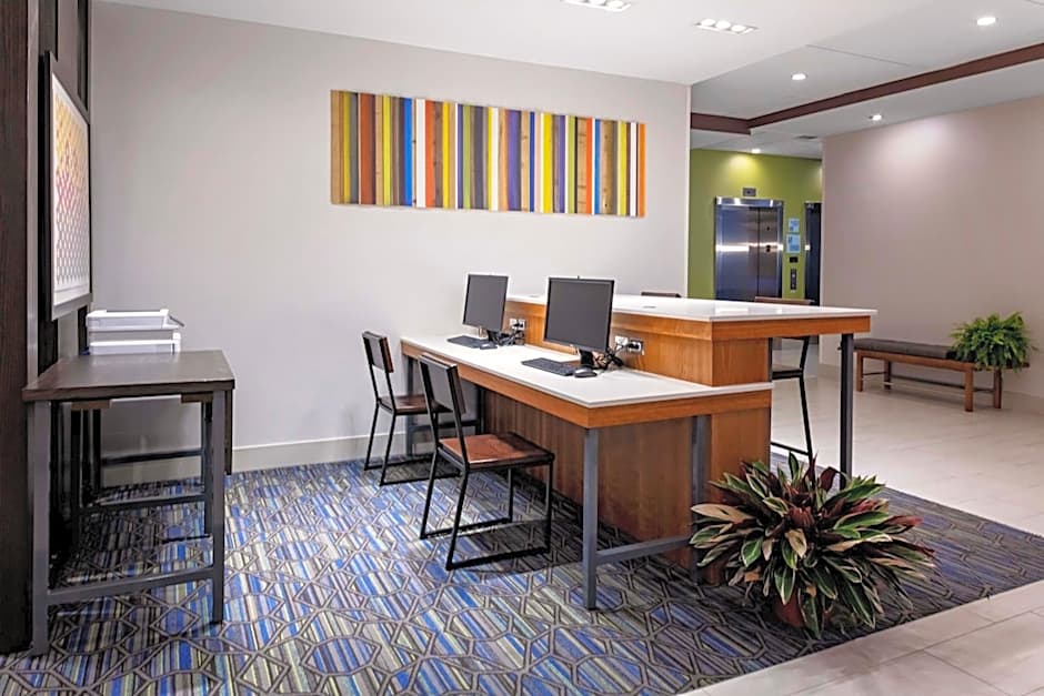 Holiday Inn Express And Suites Madison By IHG