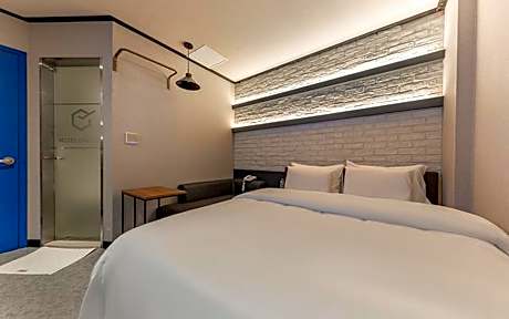 Cheonan Hotel Check-in