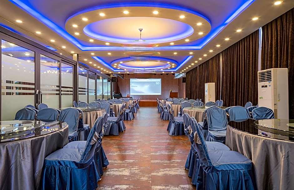 James Joyce Coffetel Xishuangbanna Poshui Square Manjinglan Ancient City