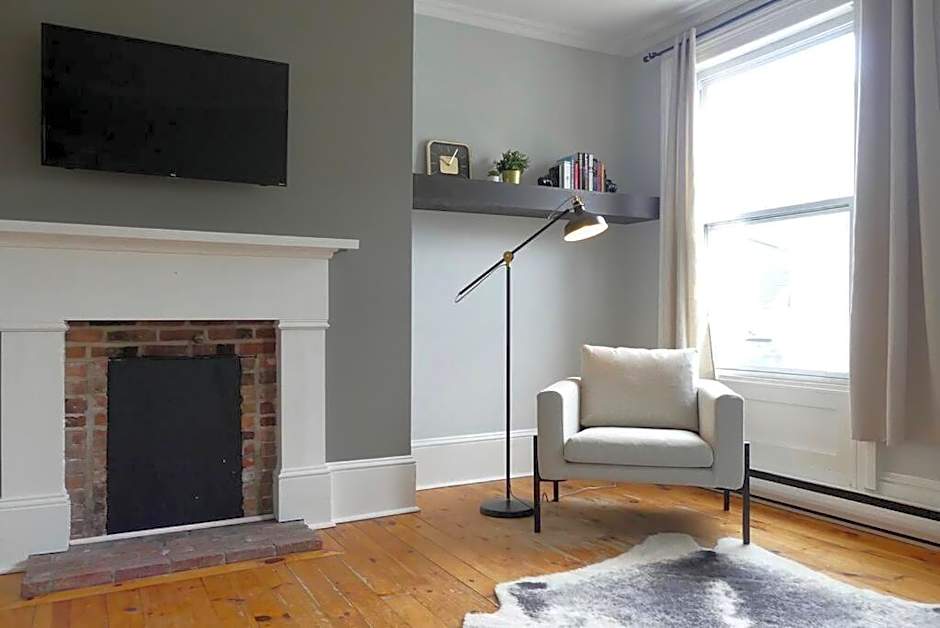 Historic Downtown Apt #2