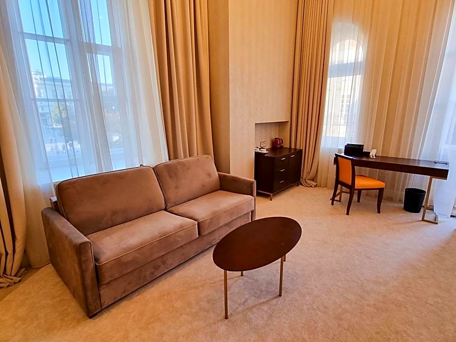 Tiffi Old Town Hotel