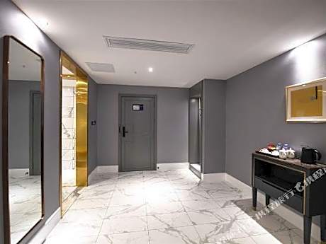 Lanbo Hotel (Loudi South High-speed ​​Railway Station)