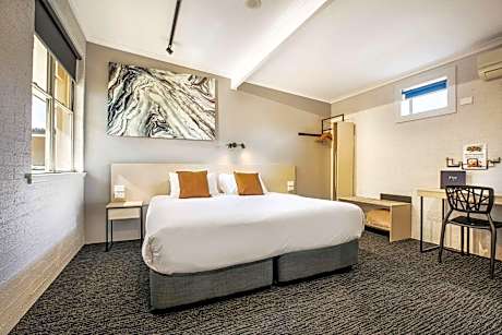 Nightcap at Colyton Hotel