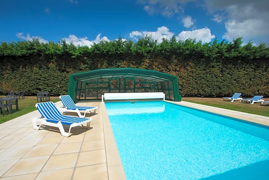 Hotel The Originals Bernay Acropole