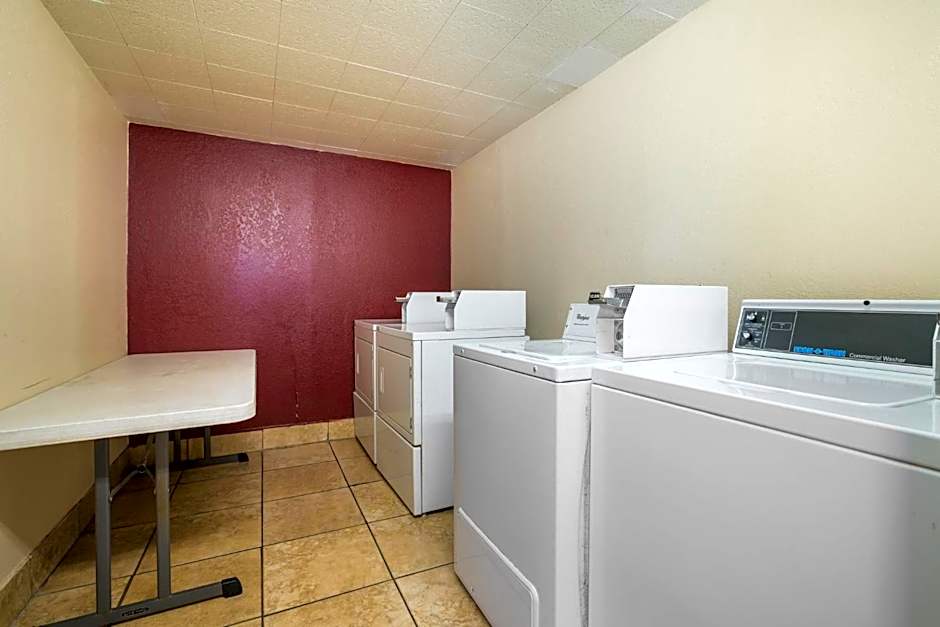Red Roof Inn North Dallas - Park Central