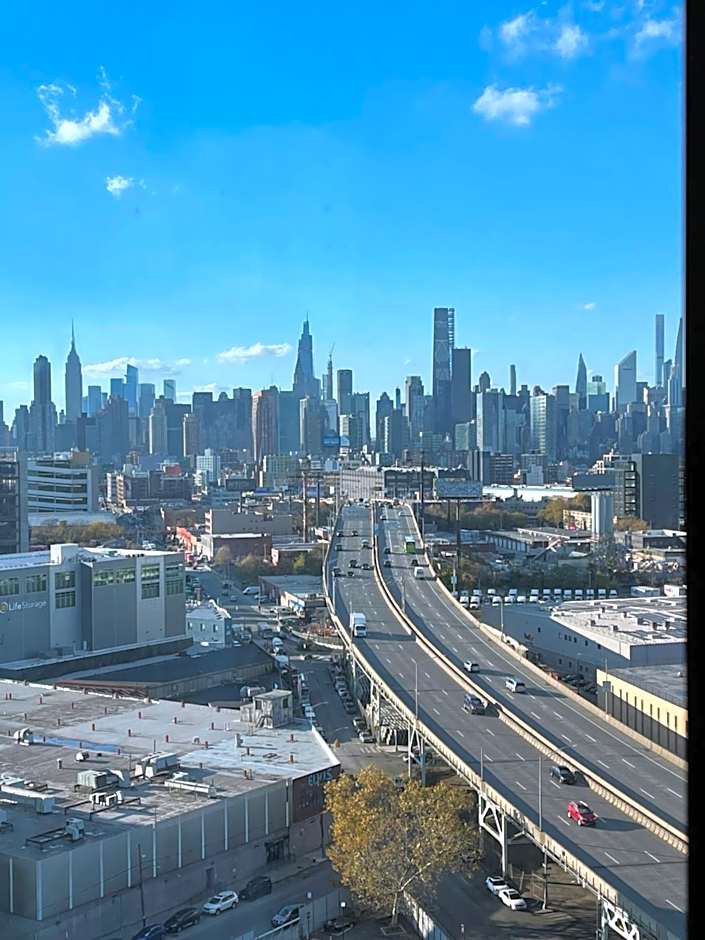 Holiday Inn Express Long Island City E New York By IHG