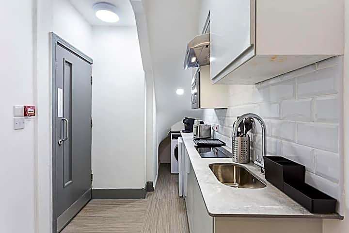 Modern Ealing Studio Apartments, London