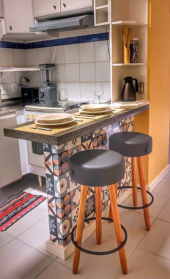 Lindo e Econômico, 2min da praia, perto Farol da Barra