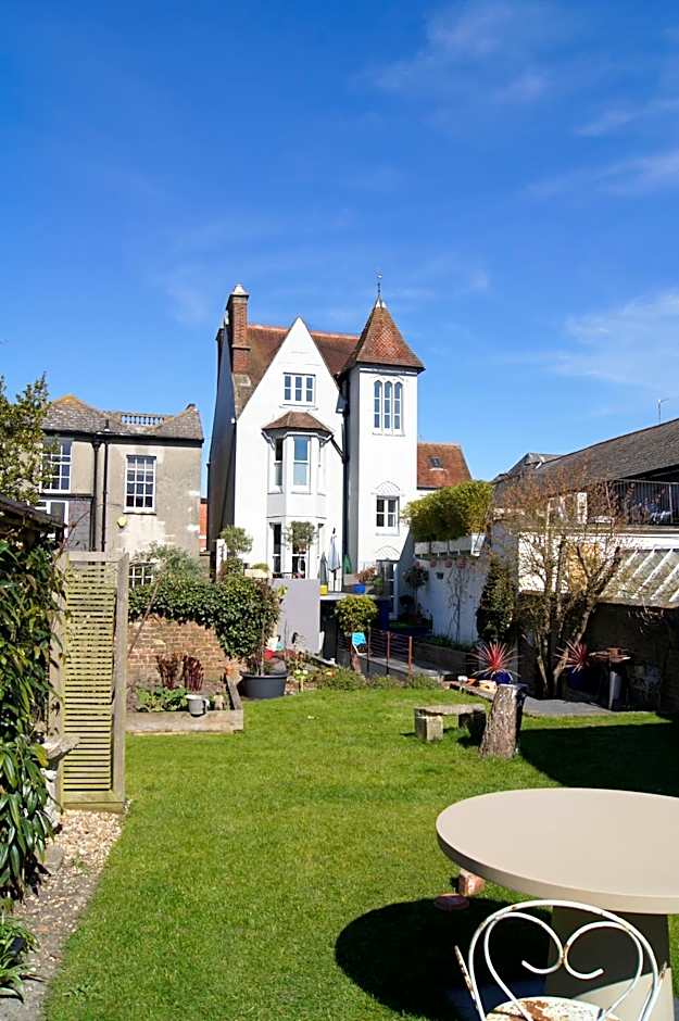 Montys Accommodation