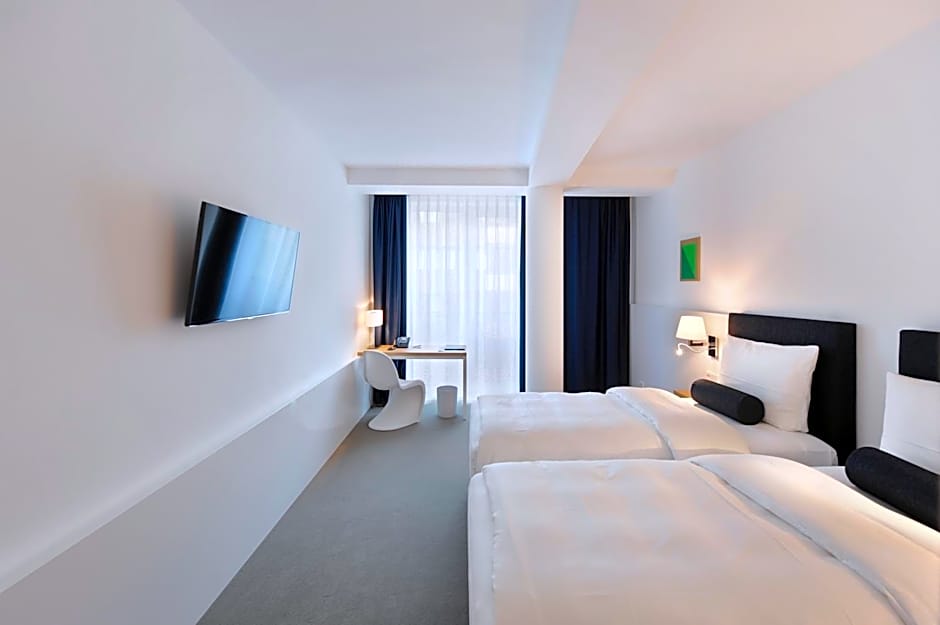 VI VADI HOTEL BAYER 89