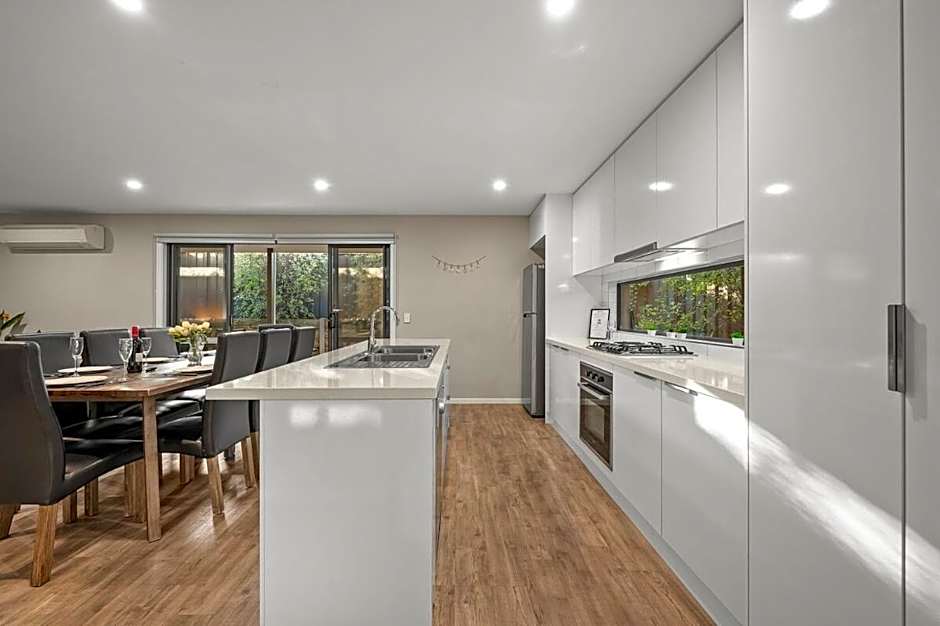 Sovereign Hill Close -private, peaceful, modern