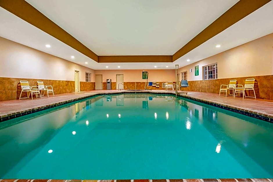 La Quinta Inn & Suites by Wyndham Floresville